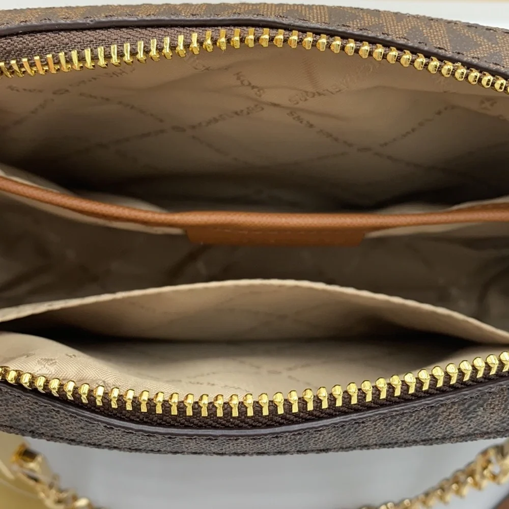 MICHAEL KORS LG EW ZP CHAIN XBODY BROWN SIGNATURE